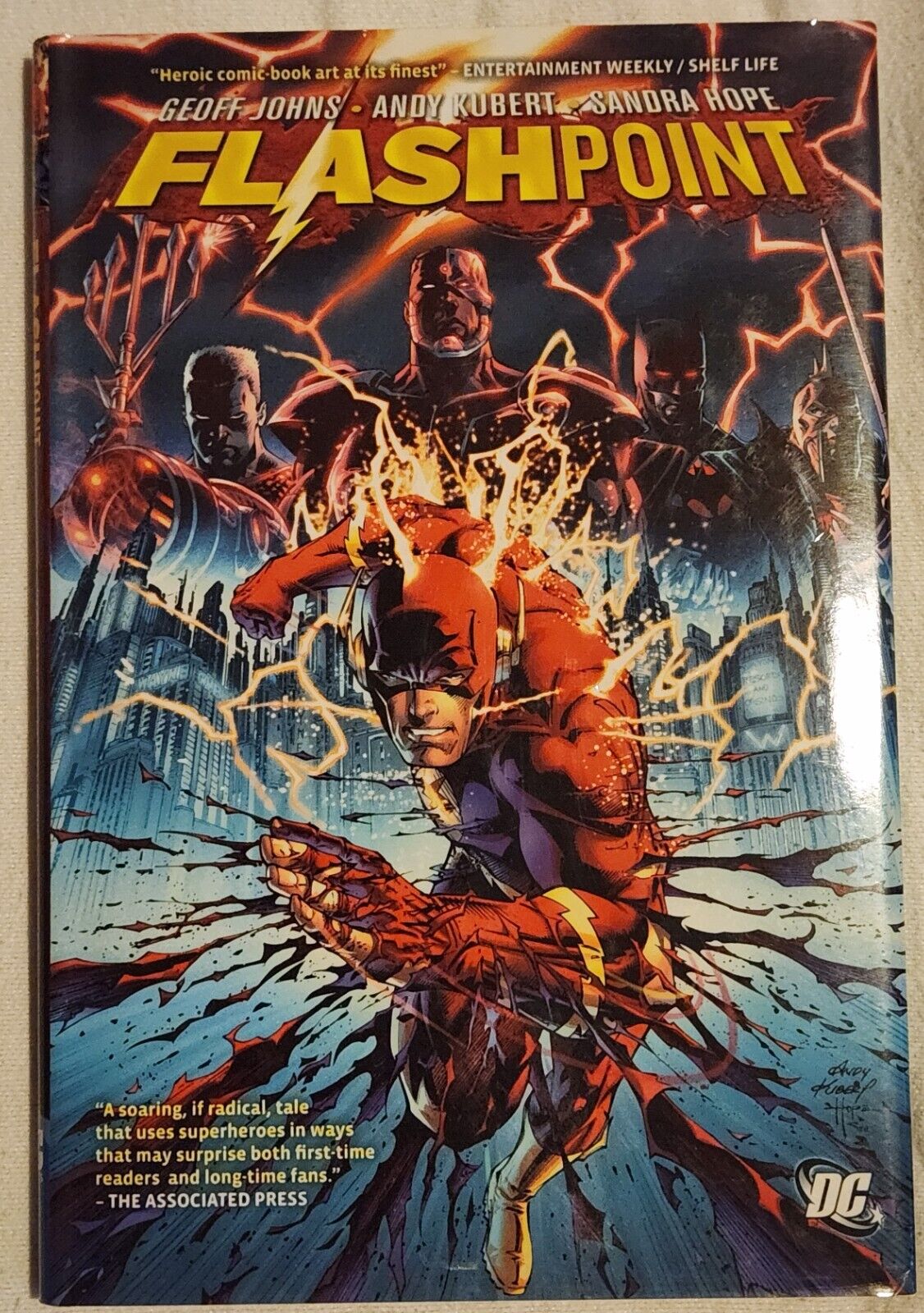 Flashpoint Hardcover - DC Comics 2011 HC with Jacket, Geoff Johns, Andy Kubert