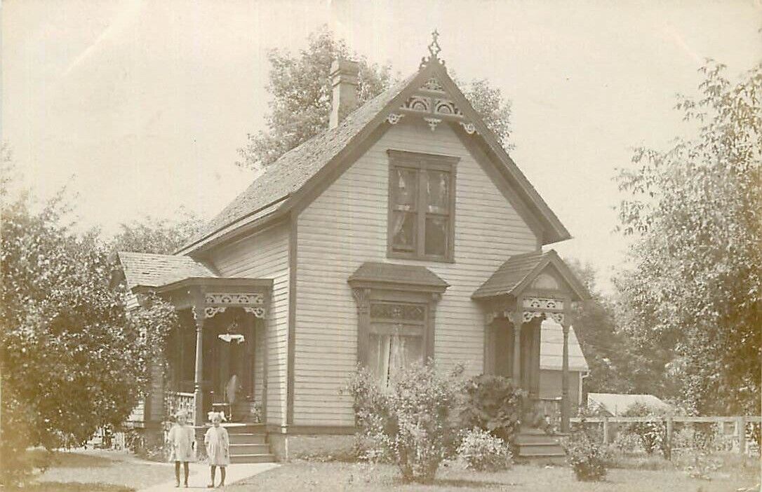 Real Photo Postcard House / Architecture Collection #1017 - Gothic Revival