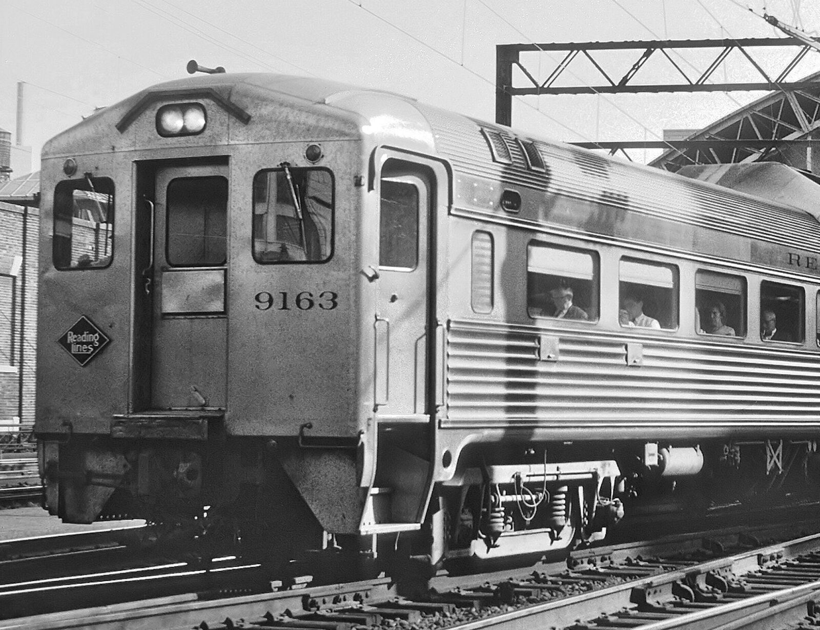 1964 READING COMPANY Budd Rail Diesel Commuter Car RAILROAD 8.5x11 PHOTO