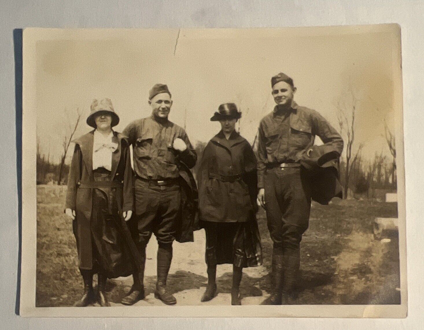 C1918 WWI Photo Of Two US Soldiers With Their Mothers