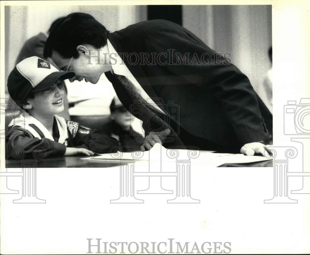 1992 Press Photo Boy Scouts hold mock trials to earn law badge in New York