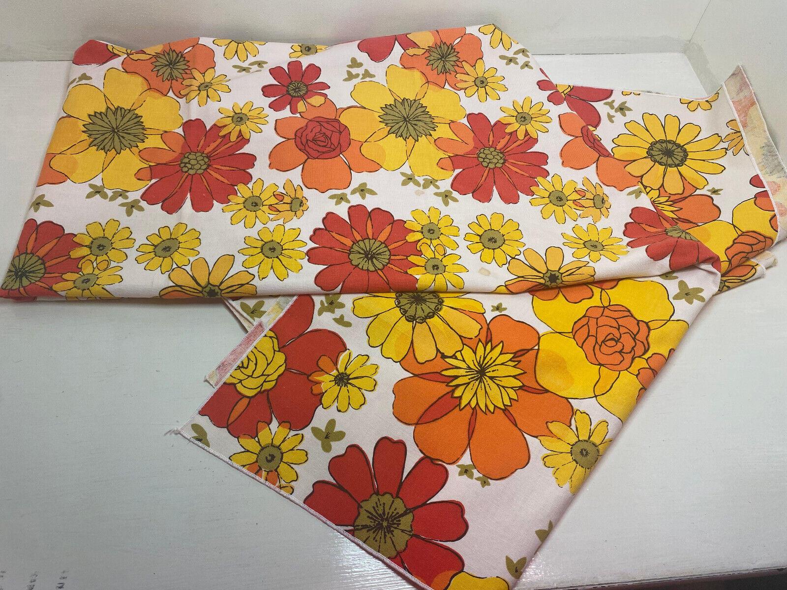 Vintage 60\'s-70\'s MOD Tablecloth Retro FLORAL Orange Yellow Red 52\