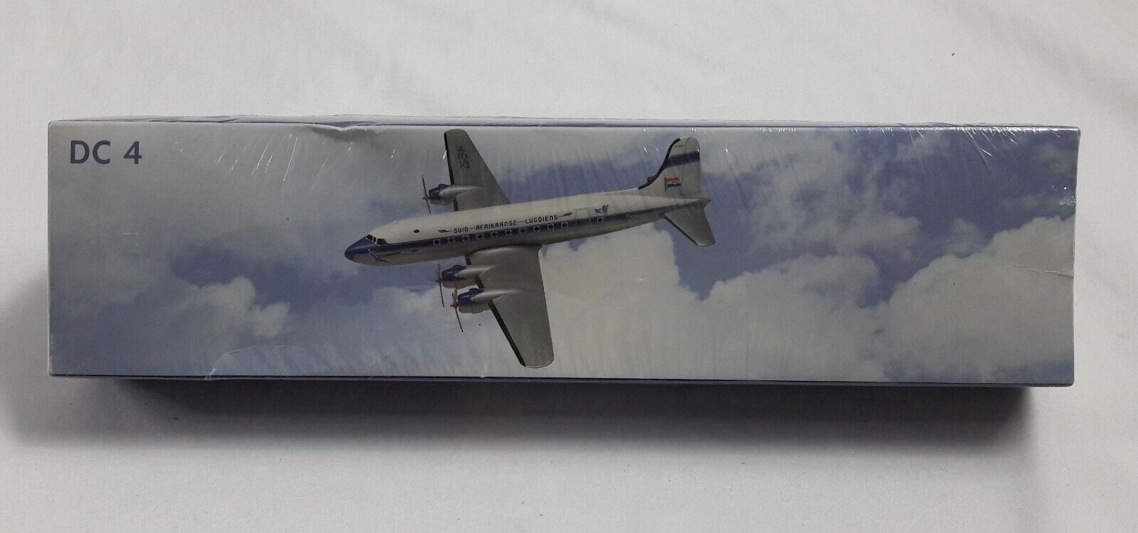 New, 1:400 Scale SOUTH AFRICAN AIRWAYS Douglas DC-4 Model Airplane Display