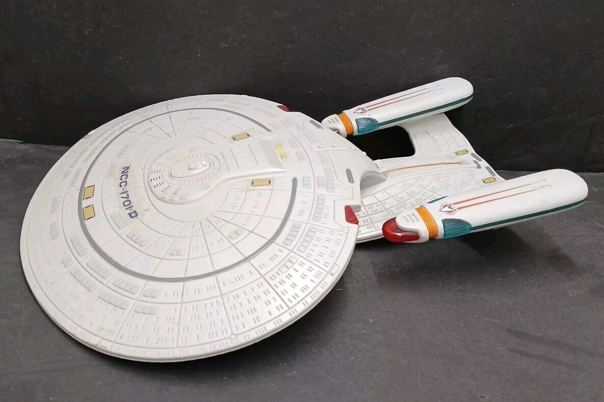 1992 Paramount Pictures Playmates Star Trek USS Enterprise NCC-1701-D TESTED