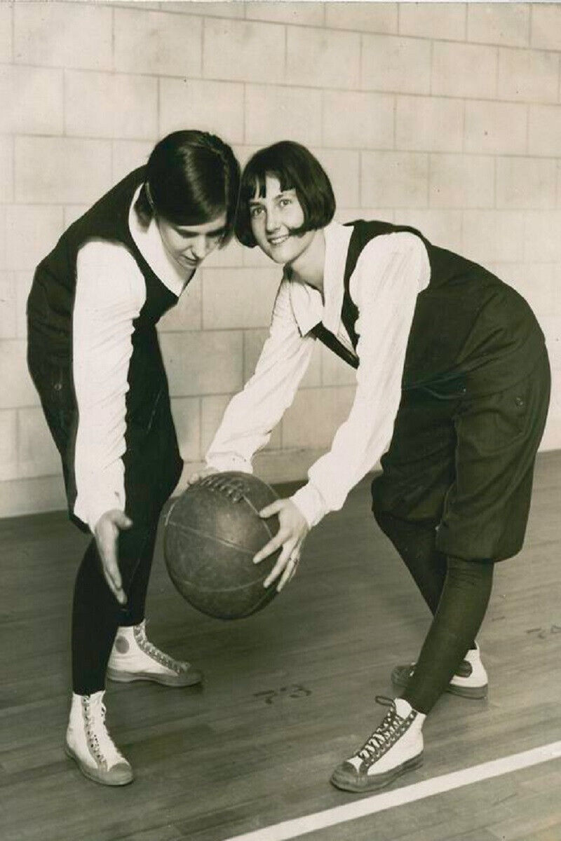 Old 4X6 Photo 1920's Girls' Basket Ball at the University of Illinois 101663
