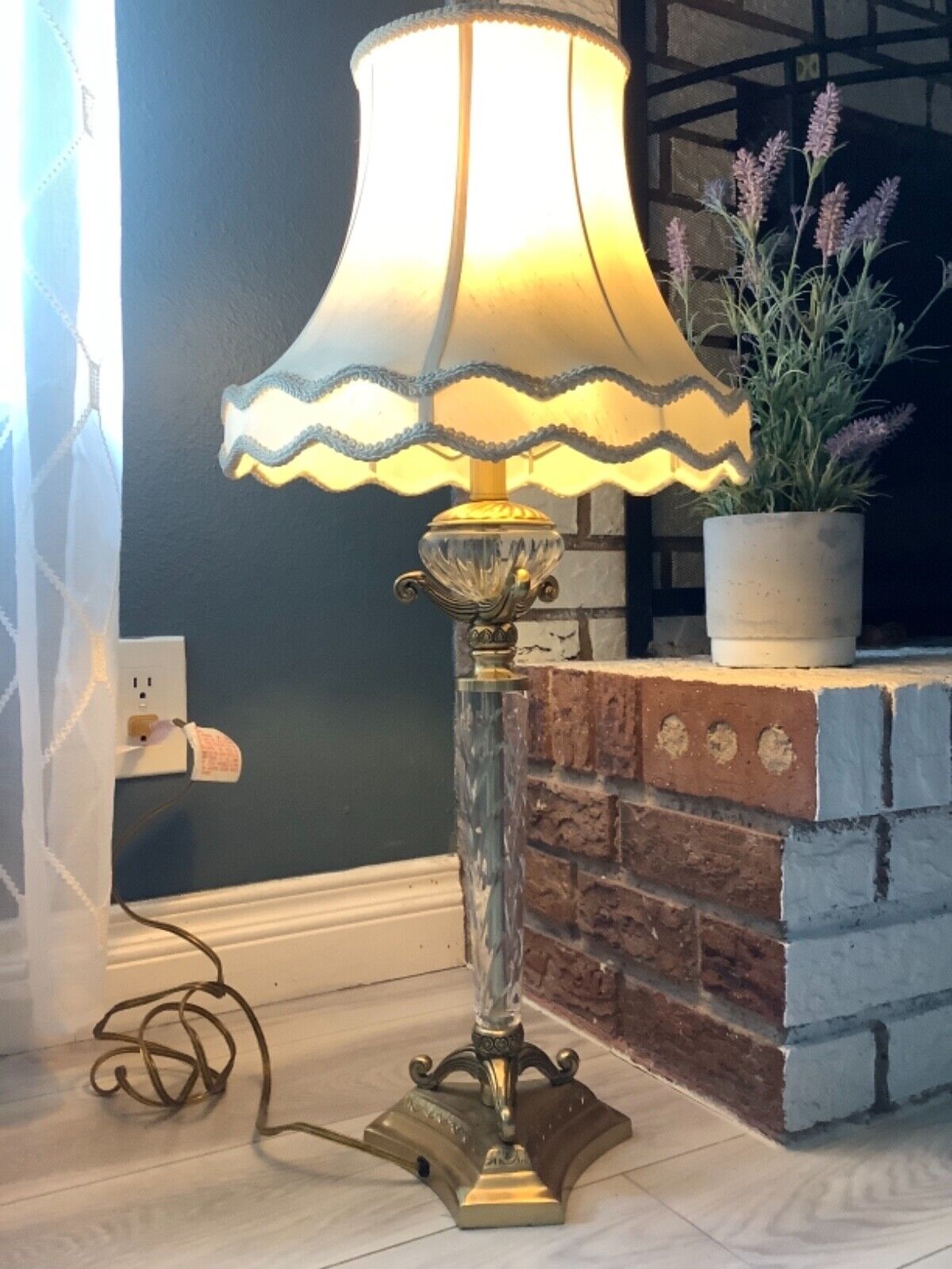 Vtg cut clear glass brass gold gilt table lamp Hollywood Regency Style 