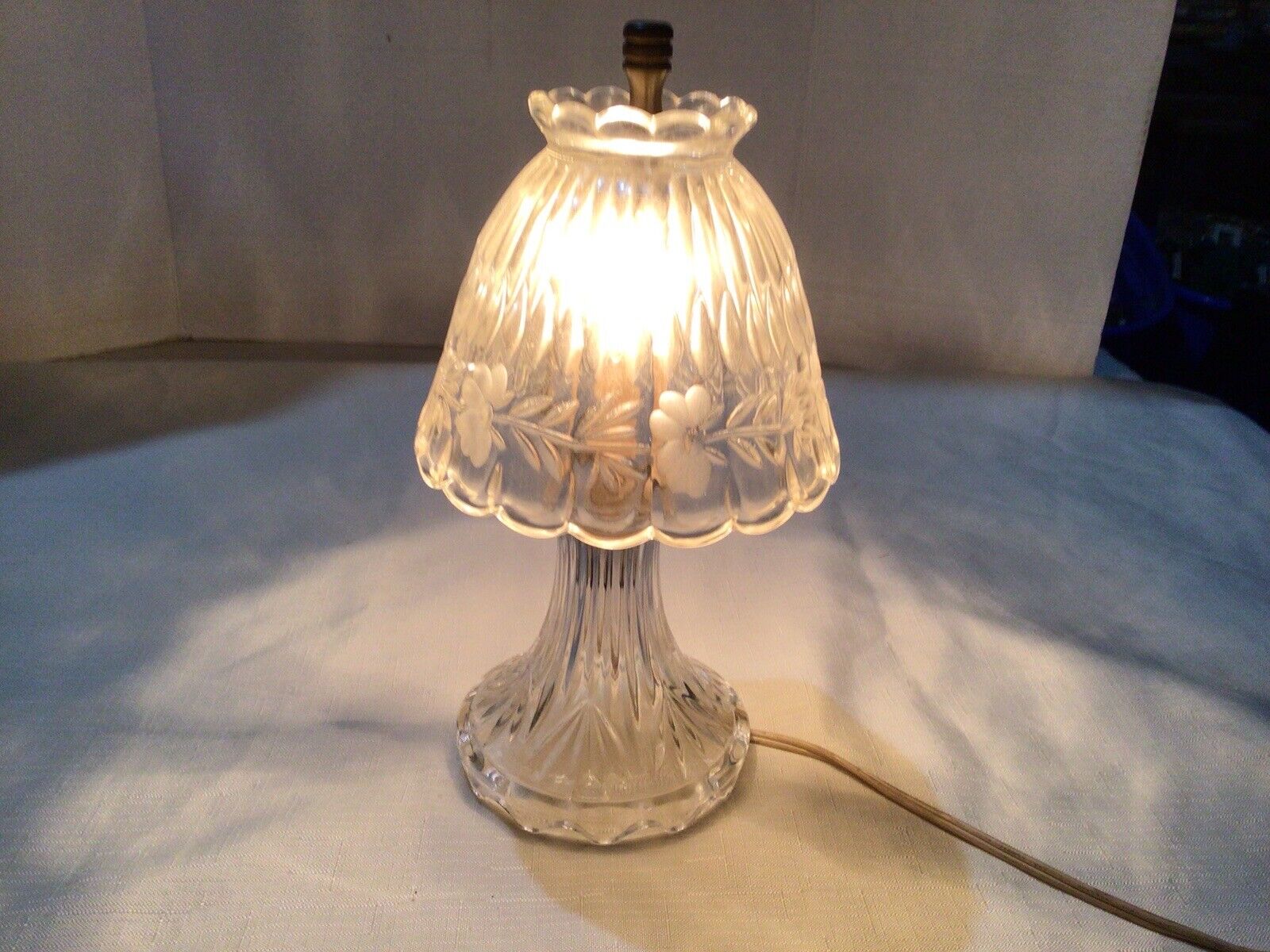 underwriters laboratories table lamp vintage 11” Tall Glass Shade
