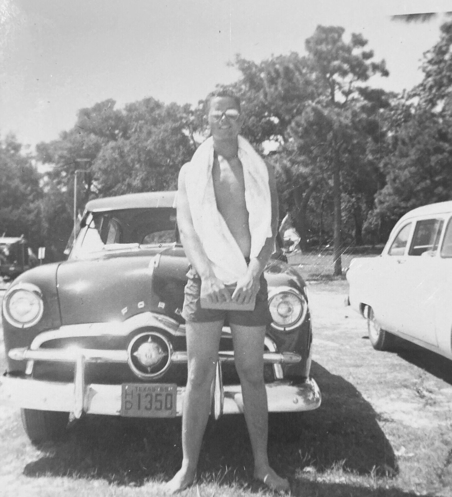 Vintage 1950s Photo Cool Young Man Sunglasses Shirtless Shorts Towel Gay Int