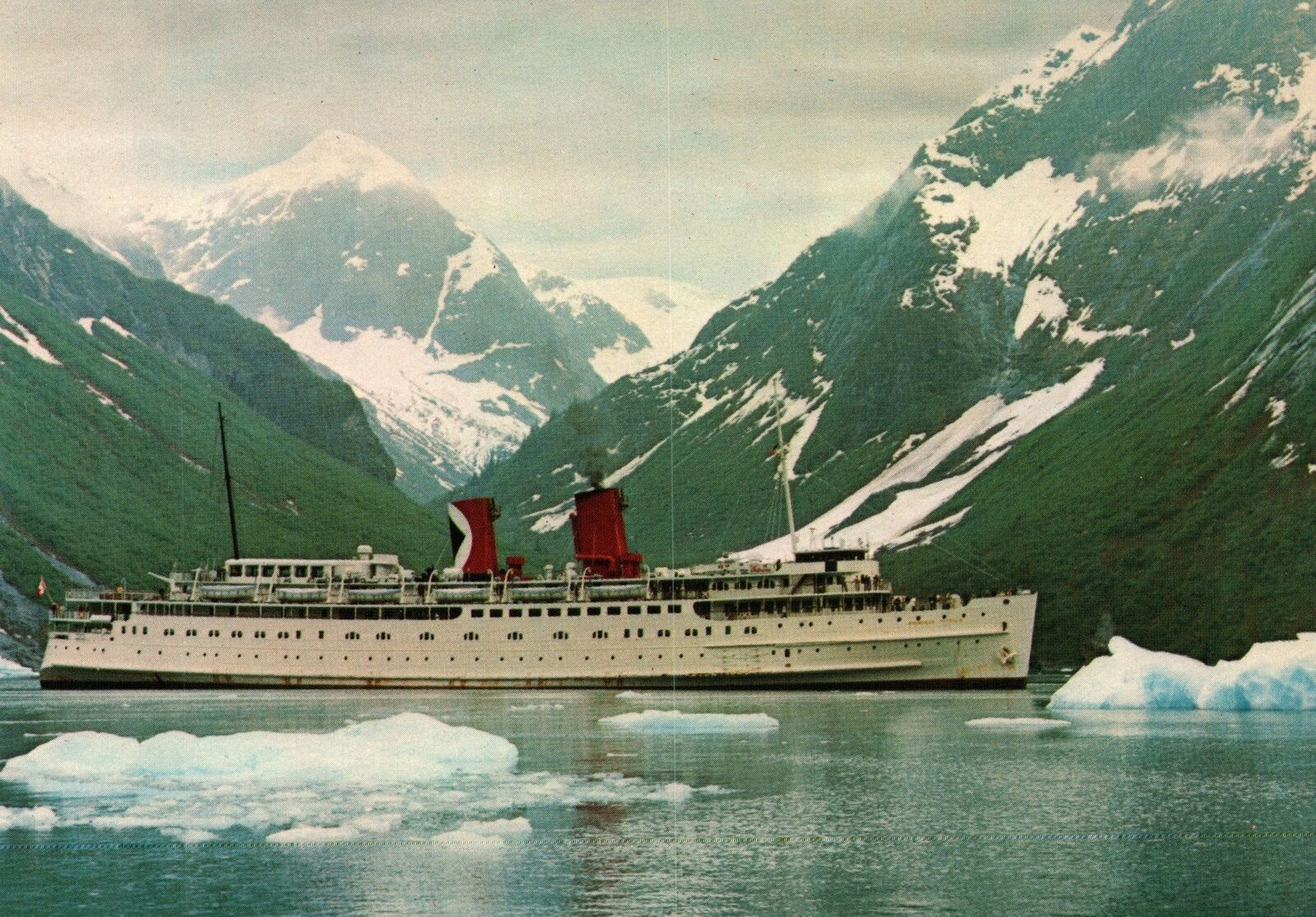 CONTINENTAL SIZE POSTCARD THE PRINCESS PATRICIA OF THE C.P. RAIL INSIDE PASSAGE