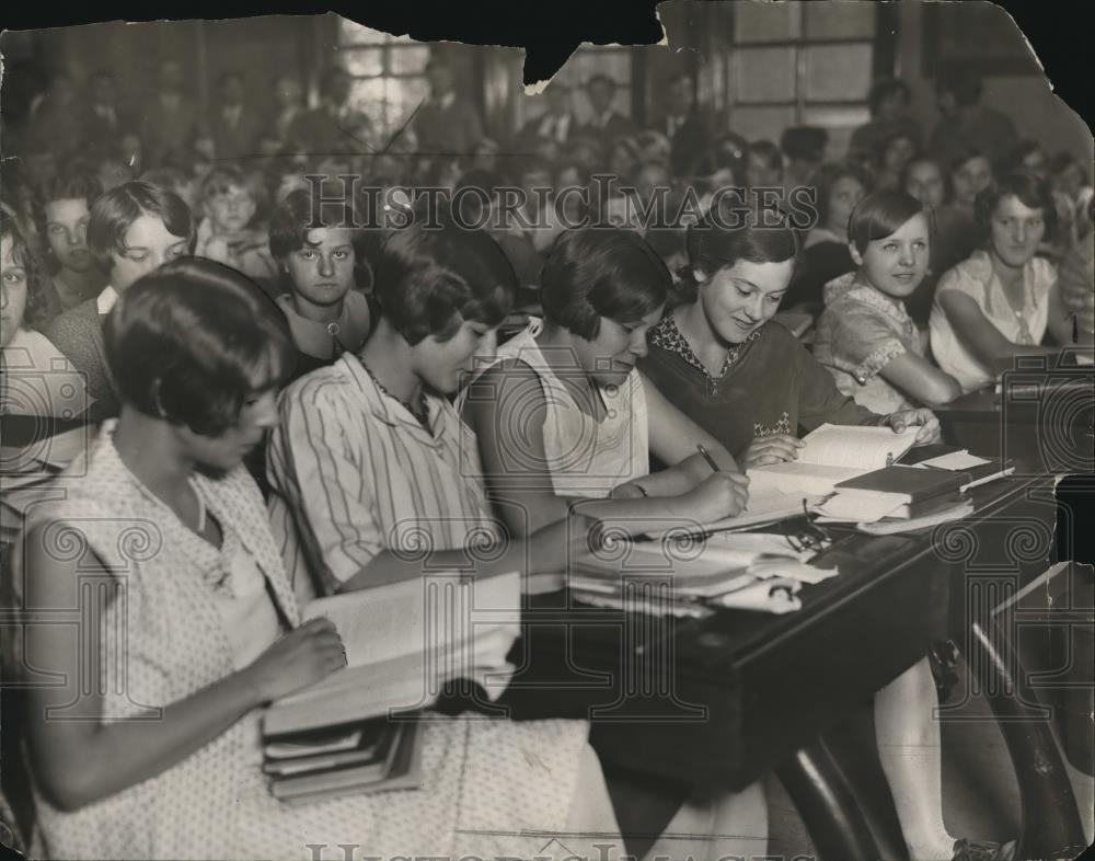 1929 Press Photo Crowded condition in a study hall at South High School