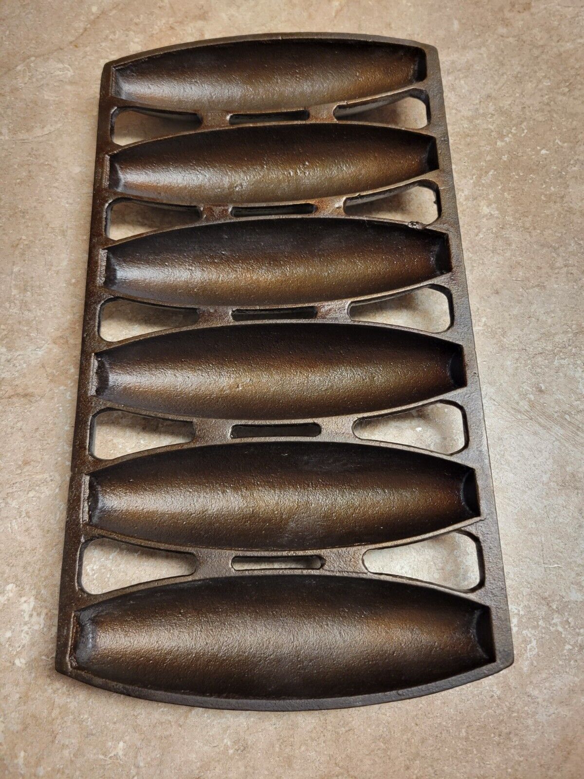 Griswold No.6 P/N 958 Vienna roll pan
