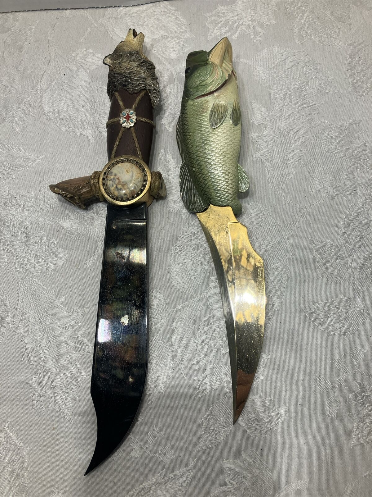 2 Franklin mint collector knives these knives have damage