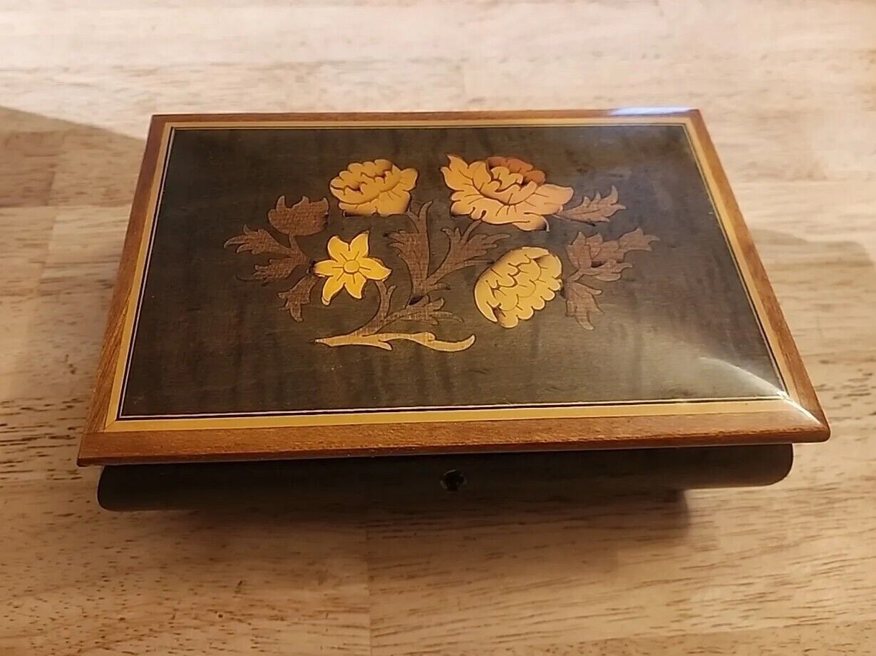 Beautiful Floral Inlaid Natural Wood, Jewlery Musical Box with Key 