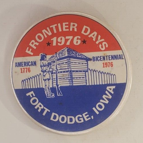 Vintage 1976 American Bicentennial Frontier Days Fort Dodge Iowa Pinback Button