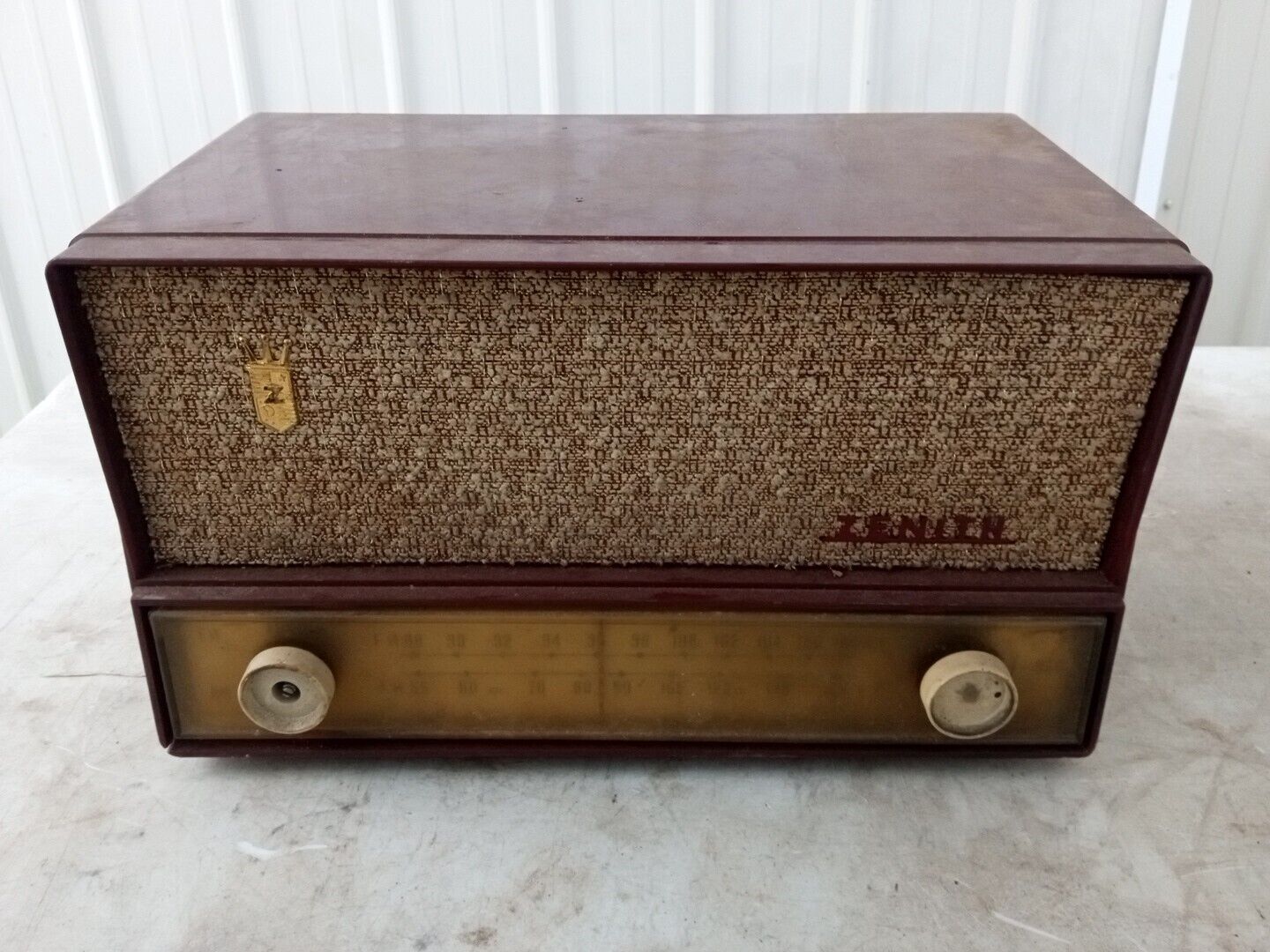 Vintage 1950’s Zenith #B723R am/fm Table Radio Untested Burgundy Plastic Tube 