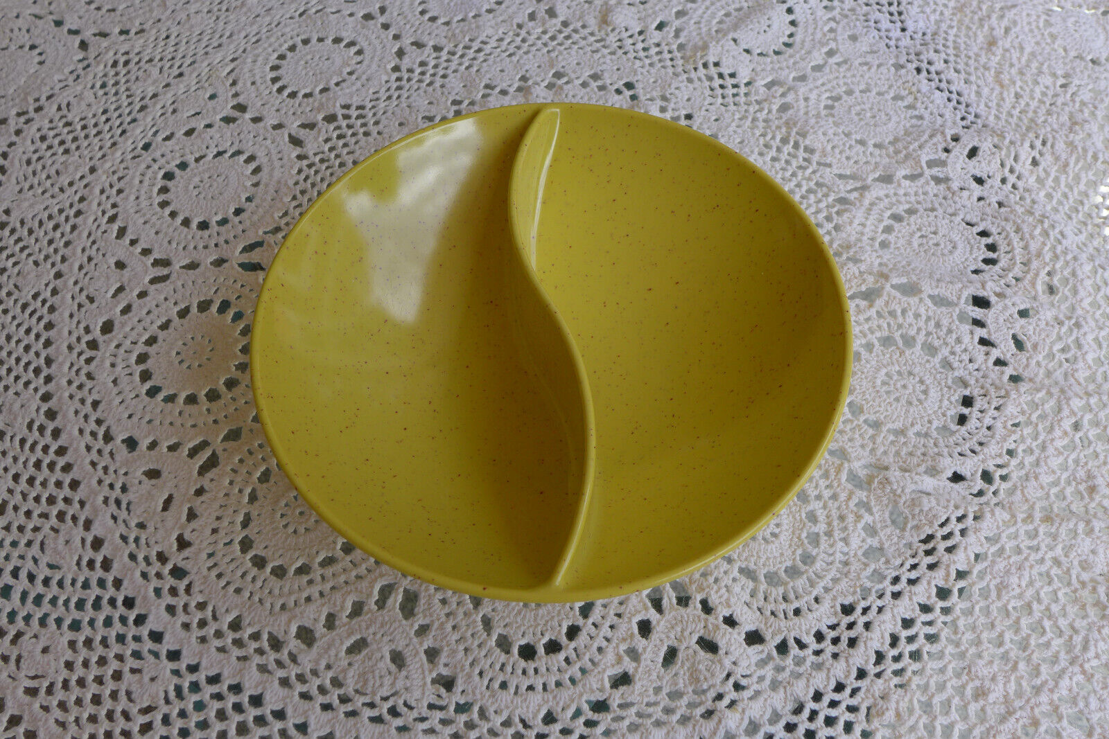 Vintage Holiday By Kenro Melanine Speckled Confetti Yellow Divided Round Bowl