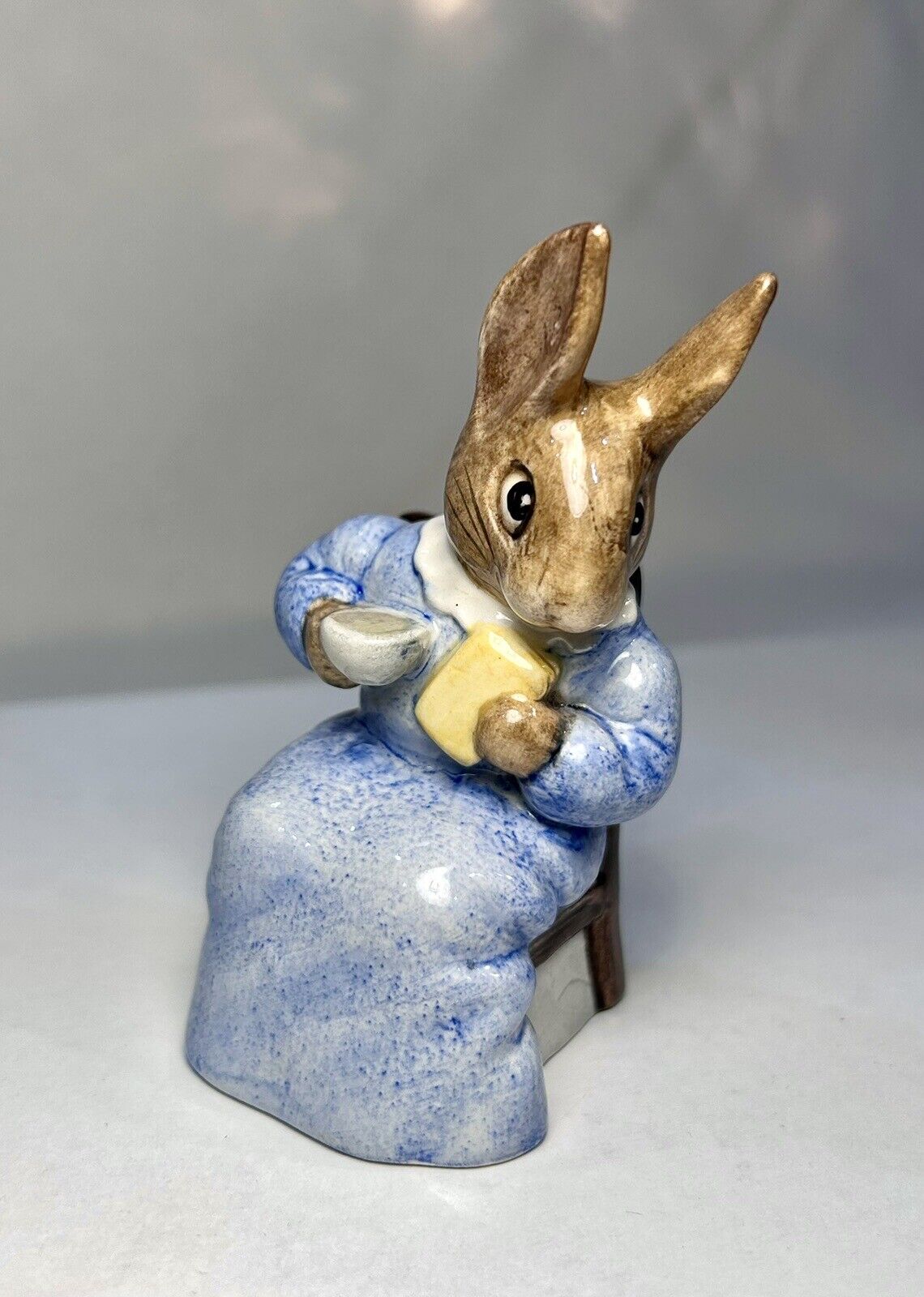 Beatrix Potter’s “Cottontail” Rabbit Figurine 1985 Beswick England BP3b Stamp