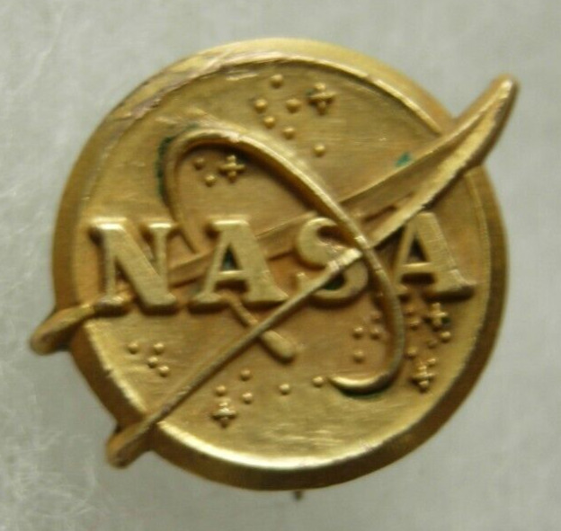 1950s 1960s NASA Logo Gilt / Gold Employee Service Pin - Pinback  G.F.     XB