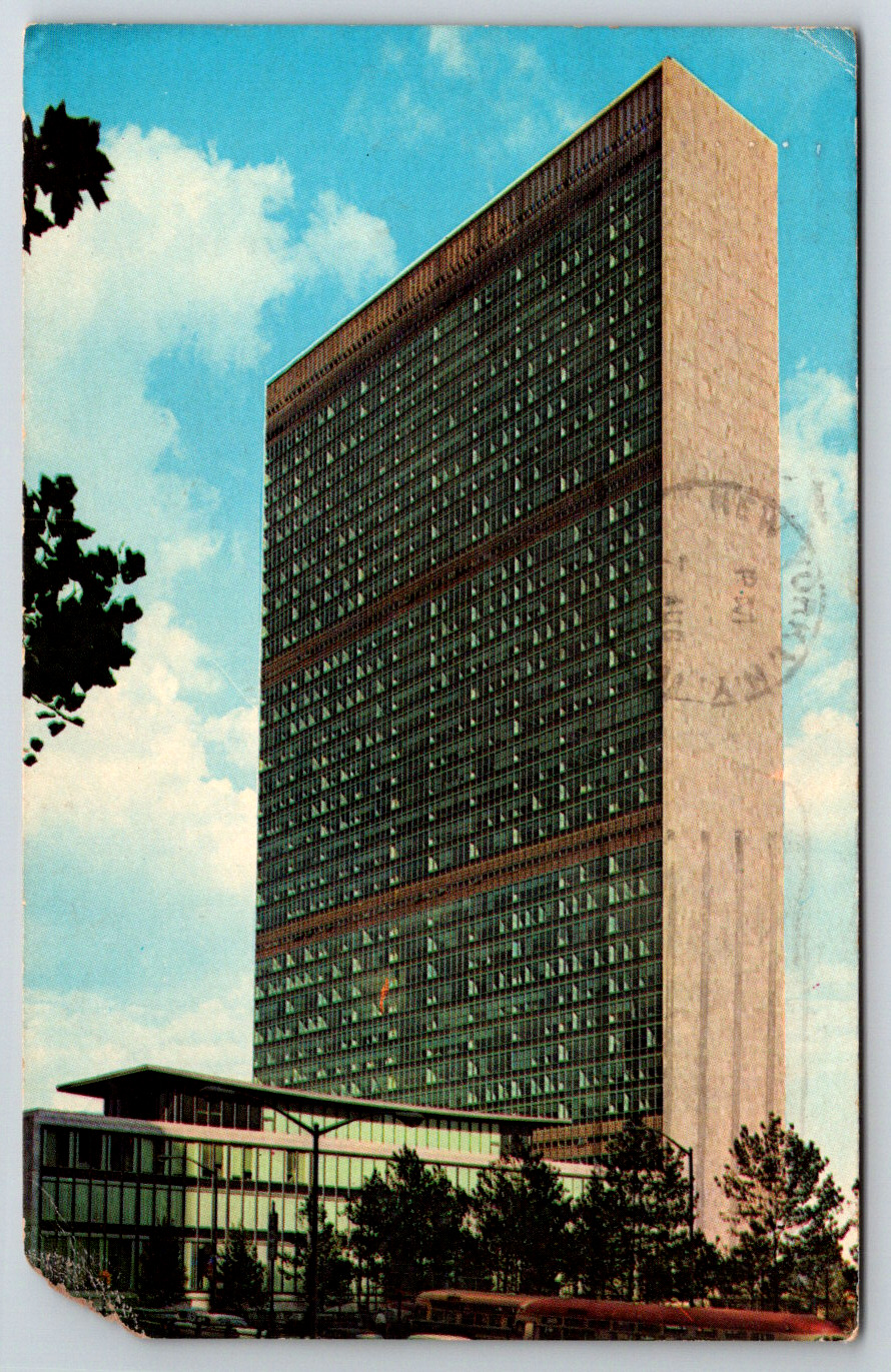 c1960s United Nations Headquarters Vintage Postcard
