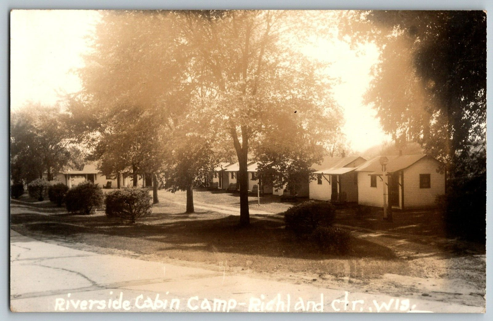RPPC Vintage Postcard - Wisconsin - Riverside Cabin Camp - Richland Ctr