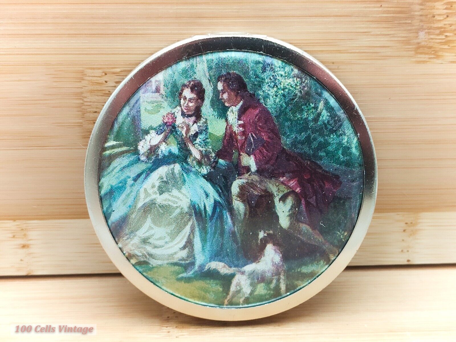 Courting Couple-Vintage Ladies Powder Compact -0re