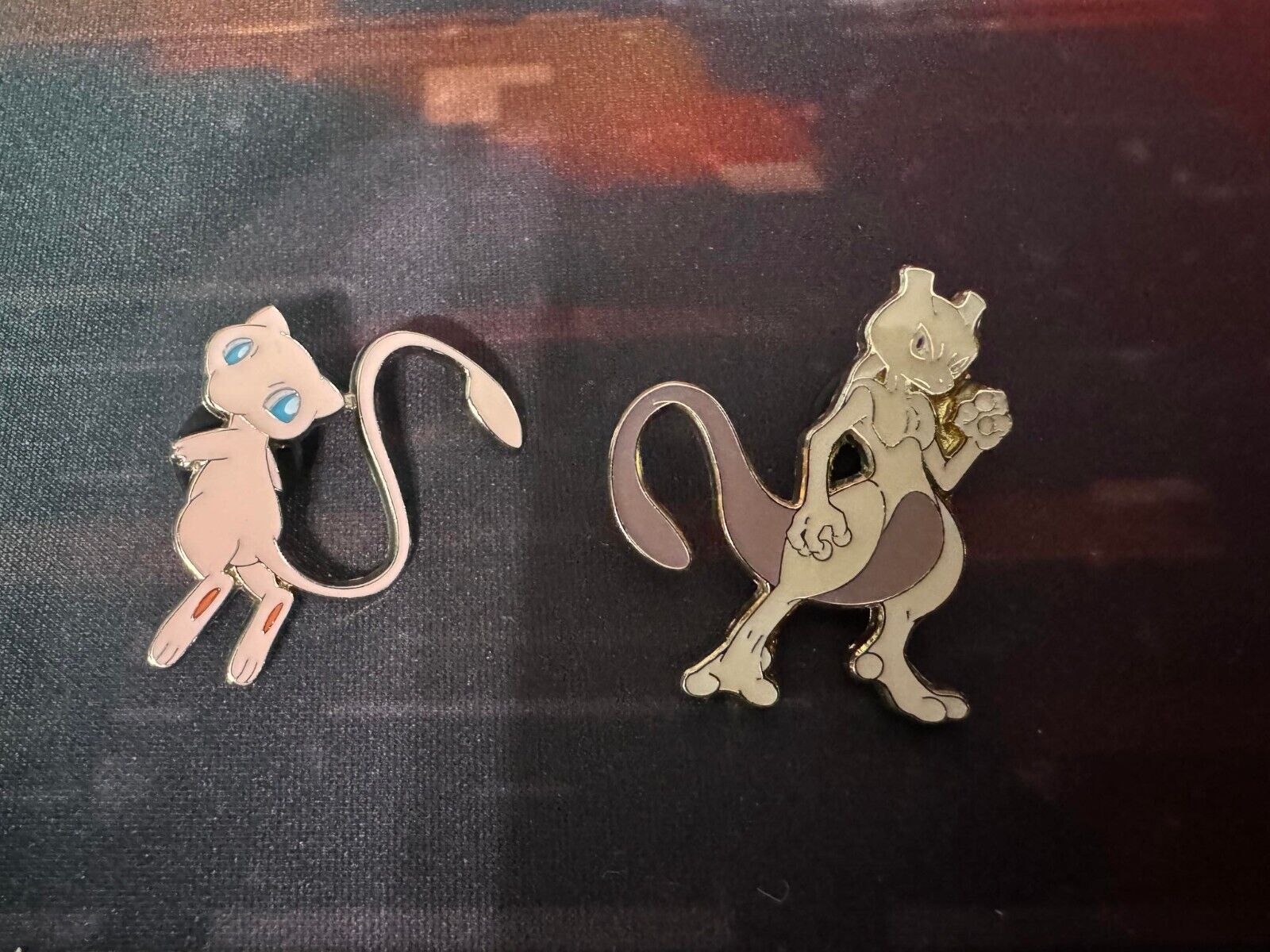 Pokemon official Mew & Mewtwo enamel pin set
