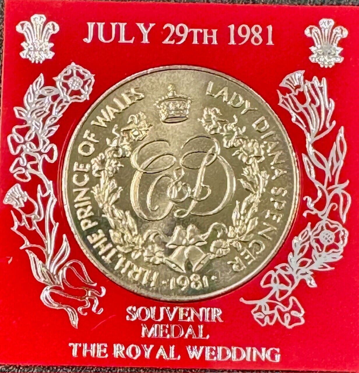 1981 Royal Wedding Souvenir Coin Medal in Red Case July 29th Diana Charles