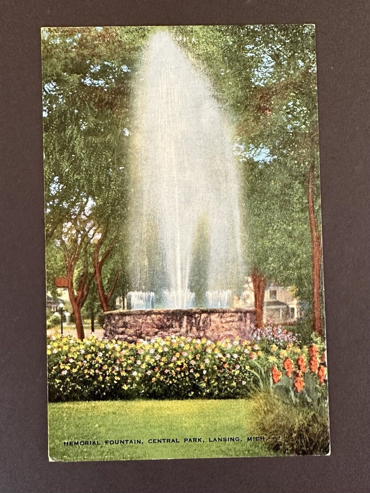 MEMORIAL FOUNTAIN CENTRAL PARK LANSING MICHIGAN Postcard D157