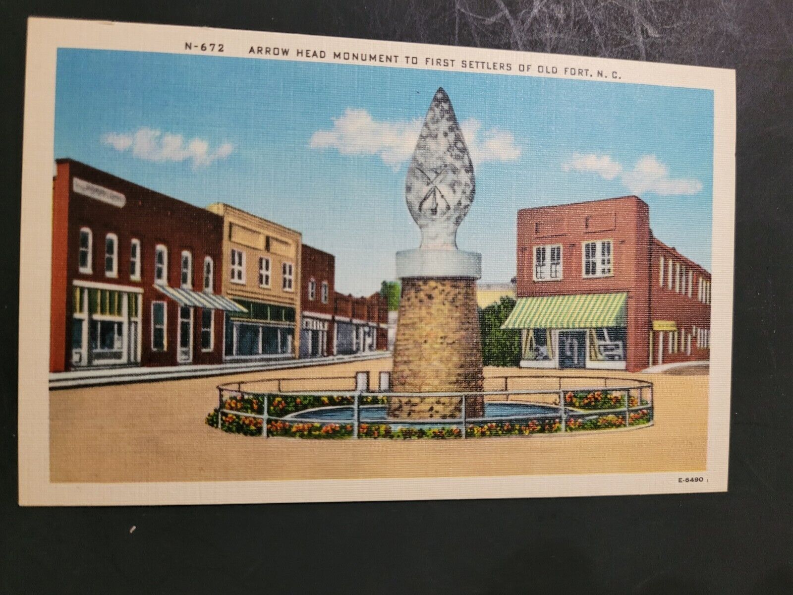 Vintage Linen Postcard Arrow Head Monument To First Settlers Old Fort N.C.