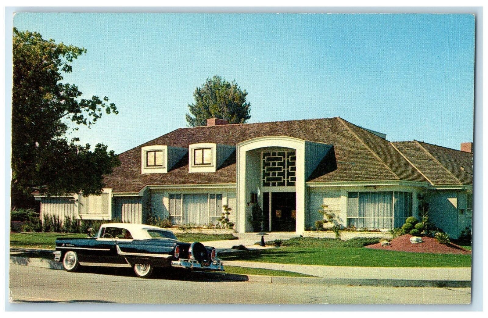 c1960's Home Of Liberace Exterior Roadside Sherman Oaks California CA Postcard
