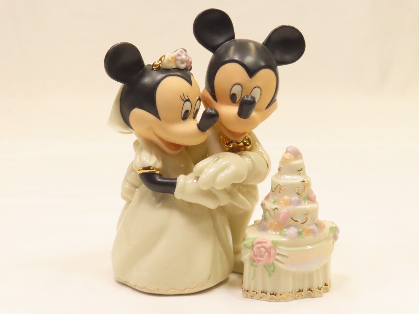 Lenox Showcase Minnie's Dream Wedding Cake Figure NIB 6527