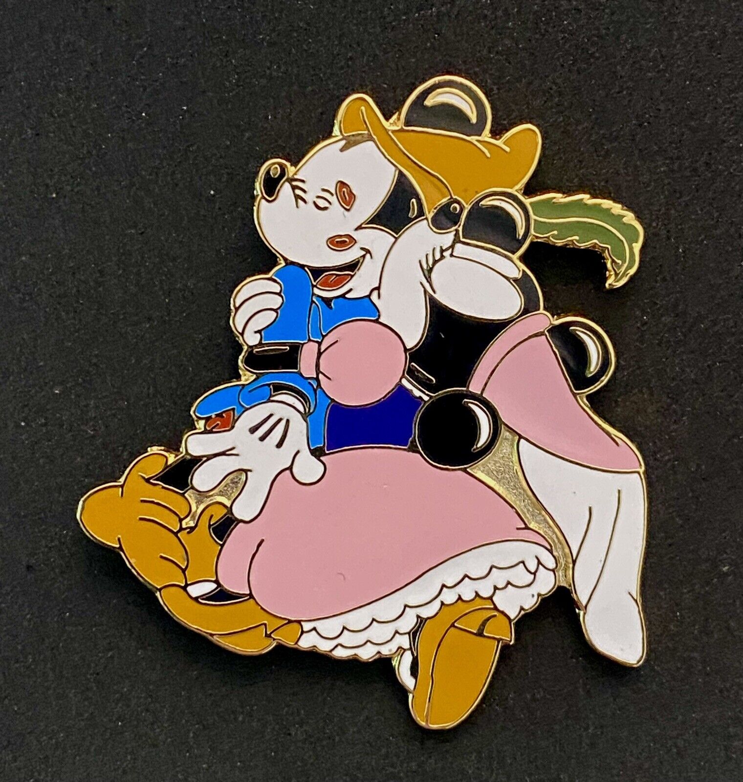 DISNEY PIN MICKEY MOUSE MINNIE YE OLDEN DAYS BRAVE LITTLE TAILOR LIMITED EDITION