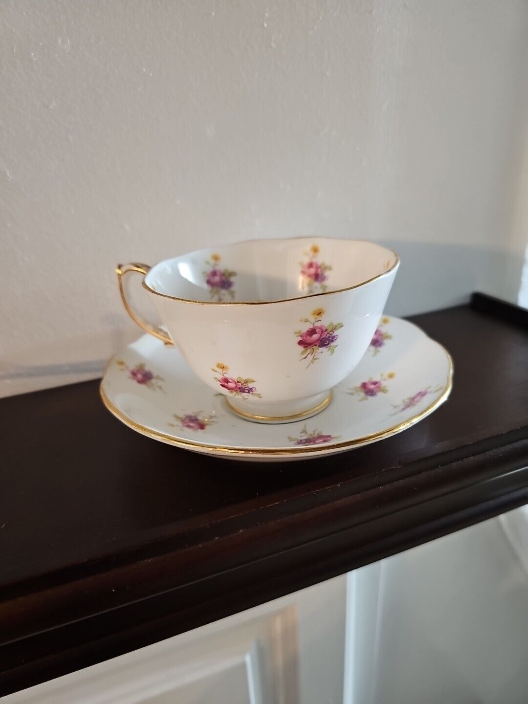 Roslyn Rosemary Tea Cup Fine Bone China England Cabbage Rose Iris Bouquet Gold
