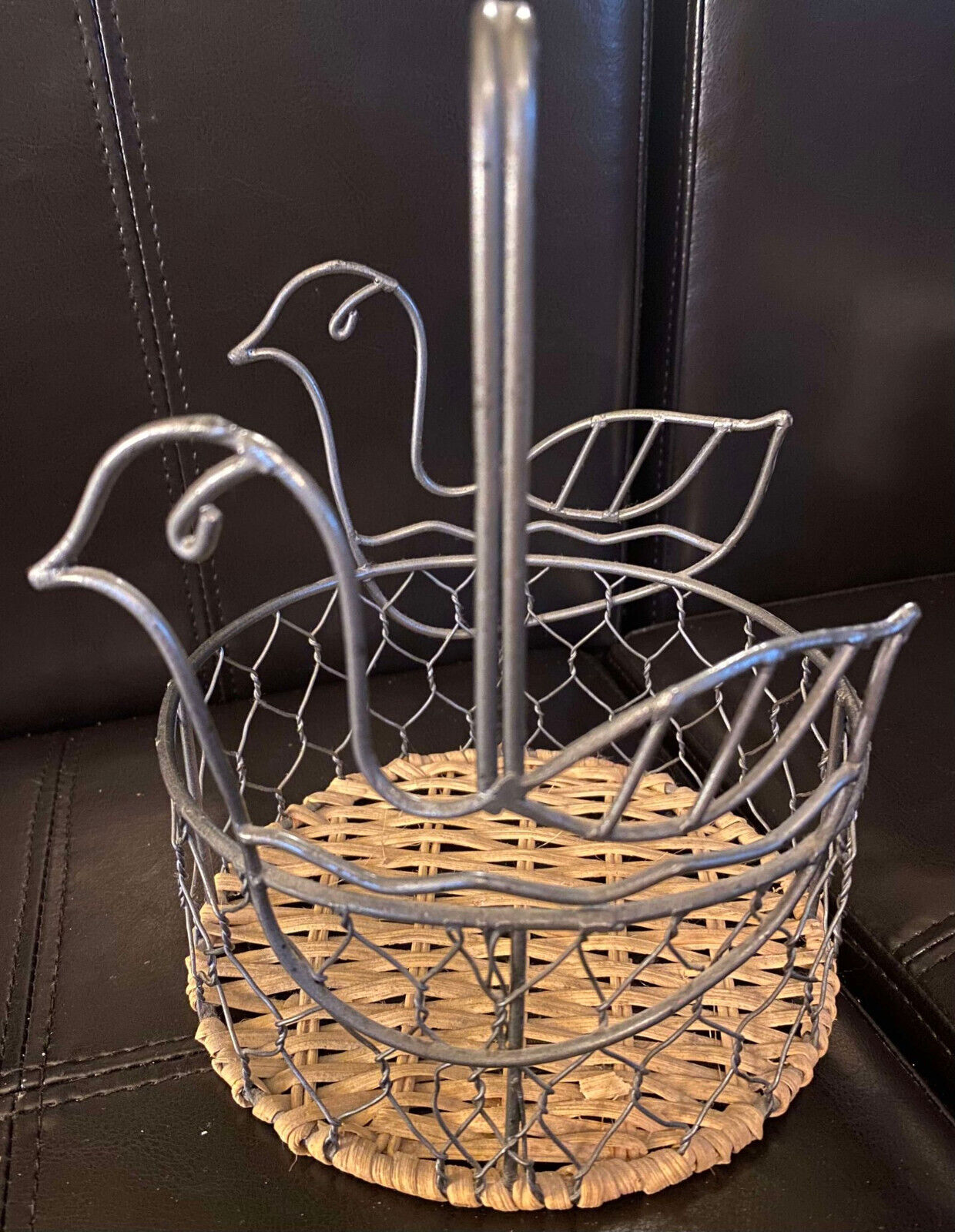 Vintage Metal Chicken Wire Wicker Rattan Egg Basket Bird Round Farmhouse Decor
