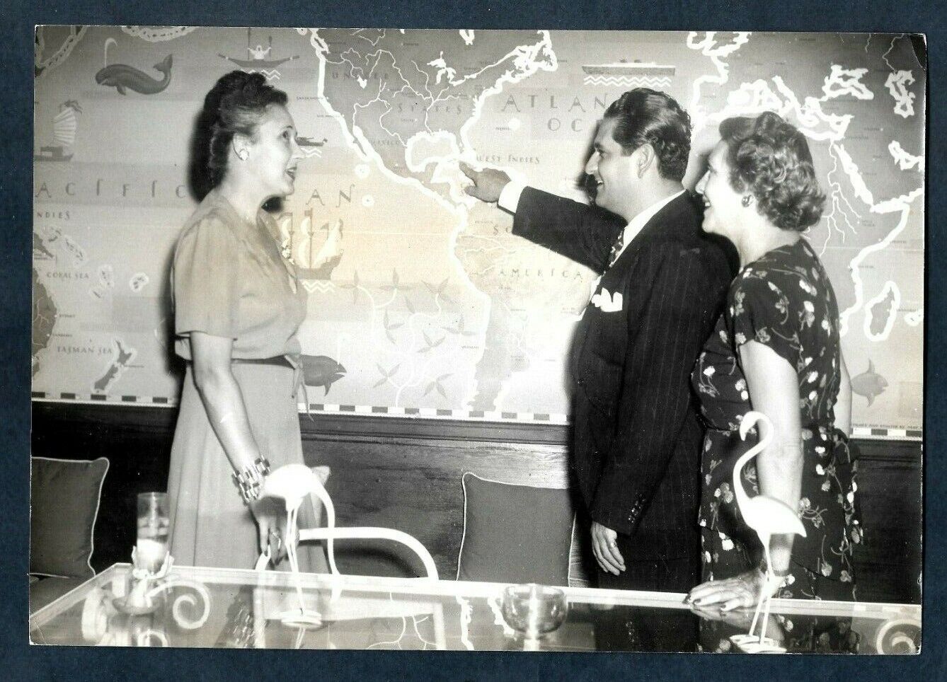 LONGING FOR CUBA EXILED CUBAN GEN. MANUEL BENITEZ & WIFE MIAMI 1945 Photo Y 195