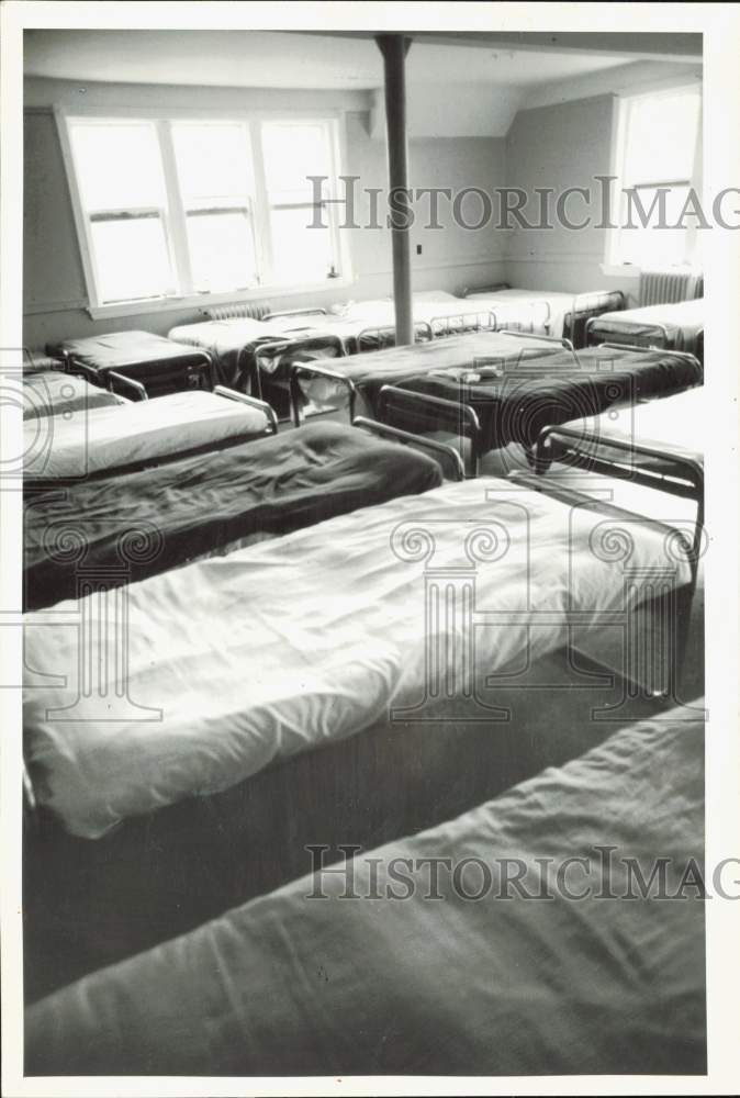 1981 Press Photo Beds in dormitory of Illinois Corrections Center, St. Charles