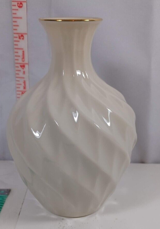 Vintage Lenox Swirl Vase excelent