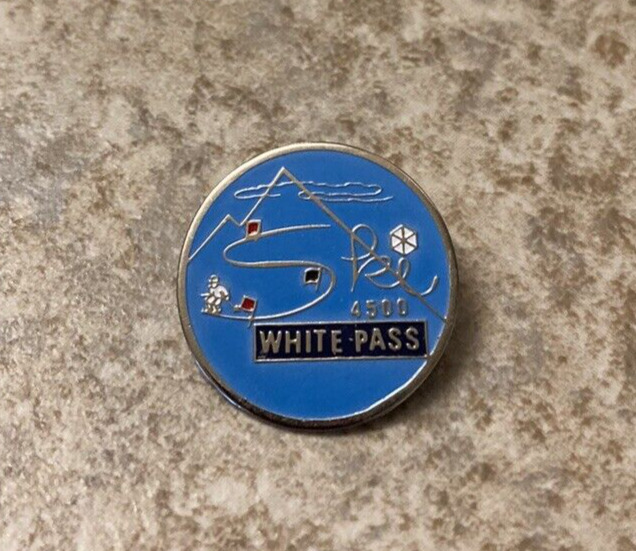 Ski White Pass 4500 Metal Lapel Pin Vintage Collectible Souvenir Washington 1\