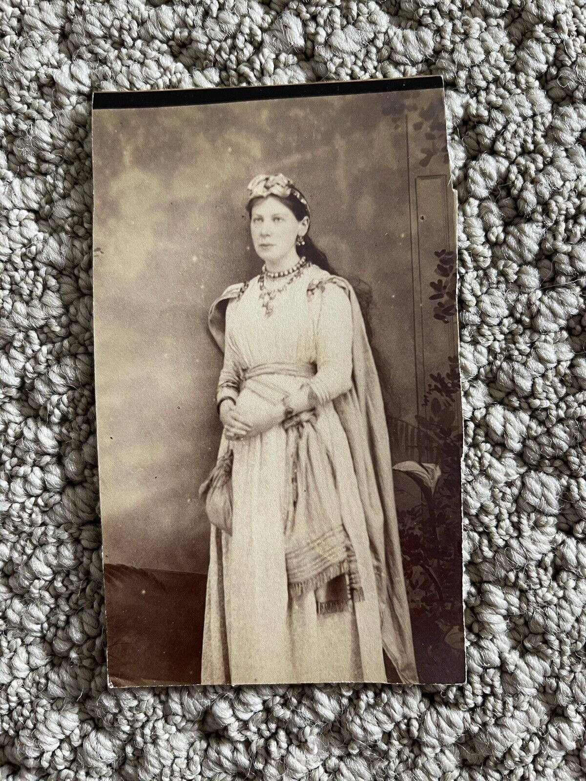 antique Cabinet card beautiful lady(queen?) photo