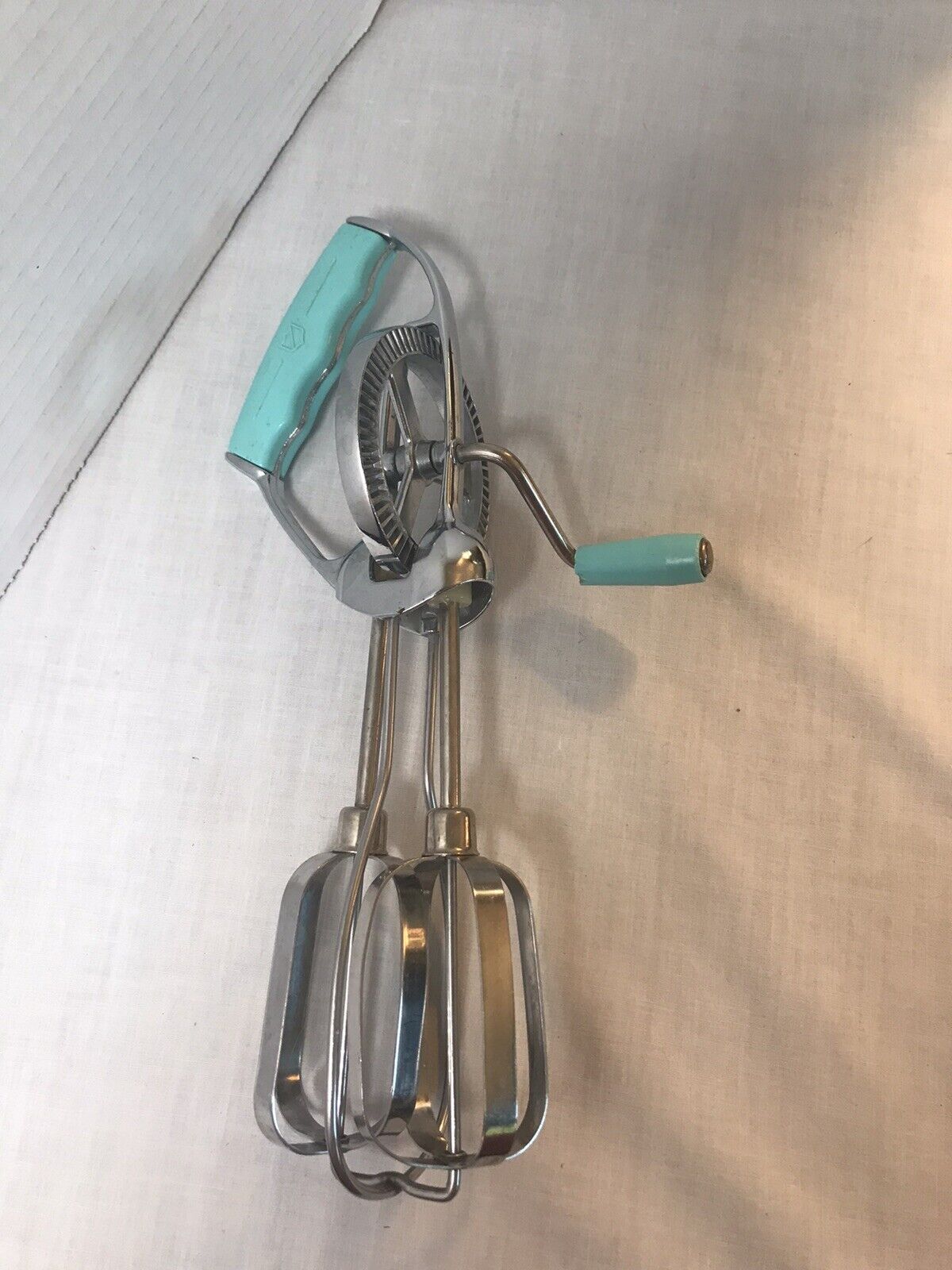 Vintage 1950’s Turner And Seymour Hand Mixer Turquoise Bakelite Stainless Steel