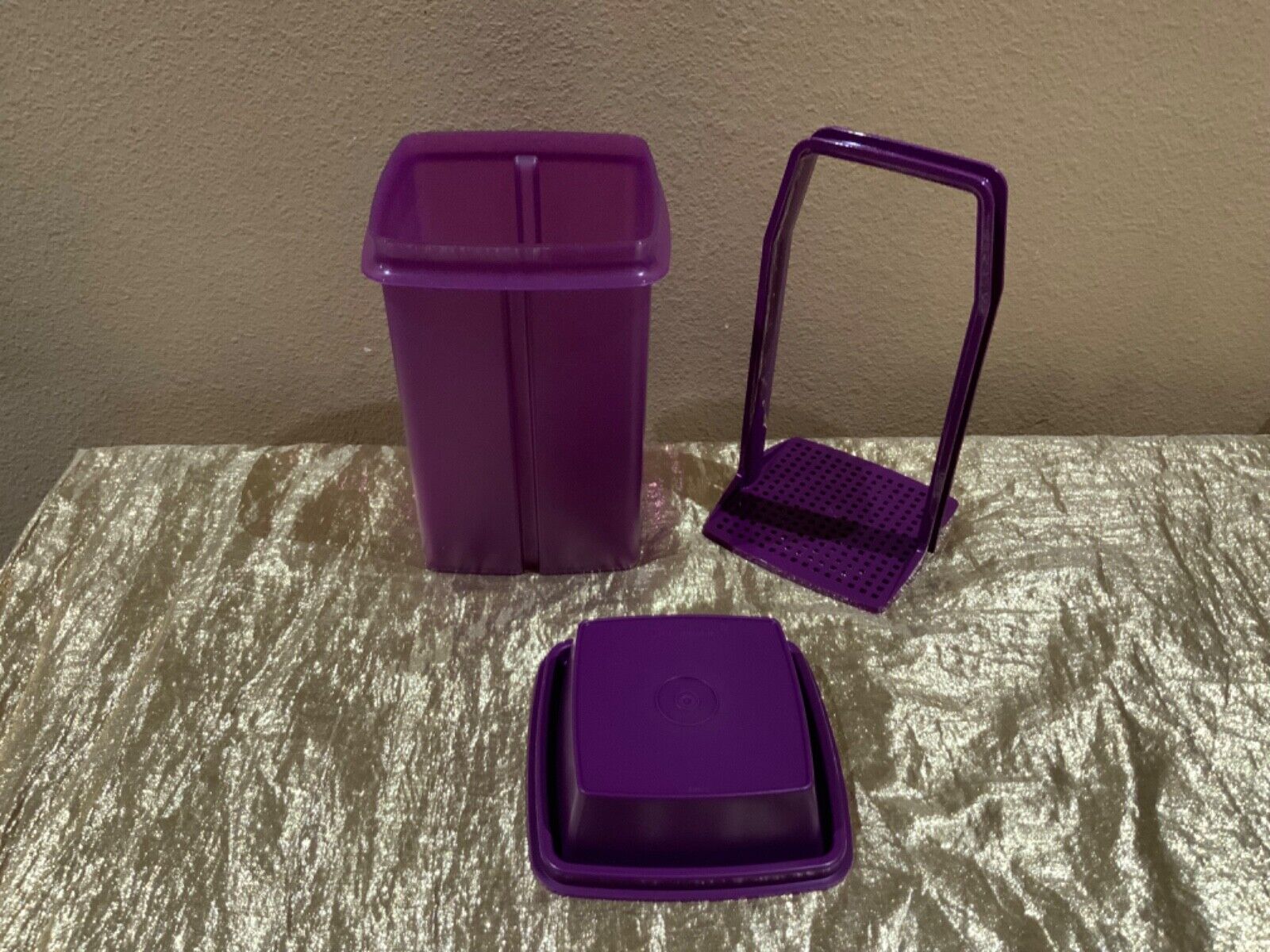 New Beautiful Tupperware in Bright Purple Color BIG Pick-a-Deli 2L