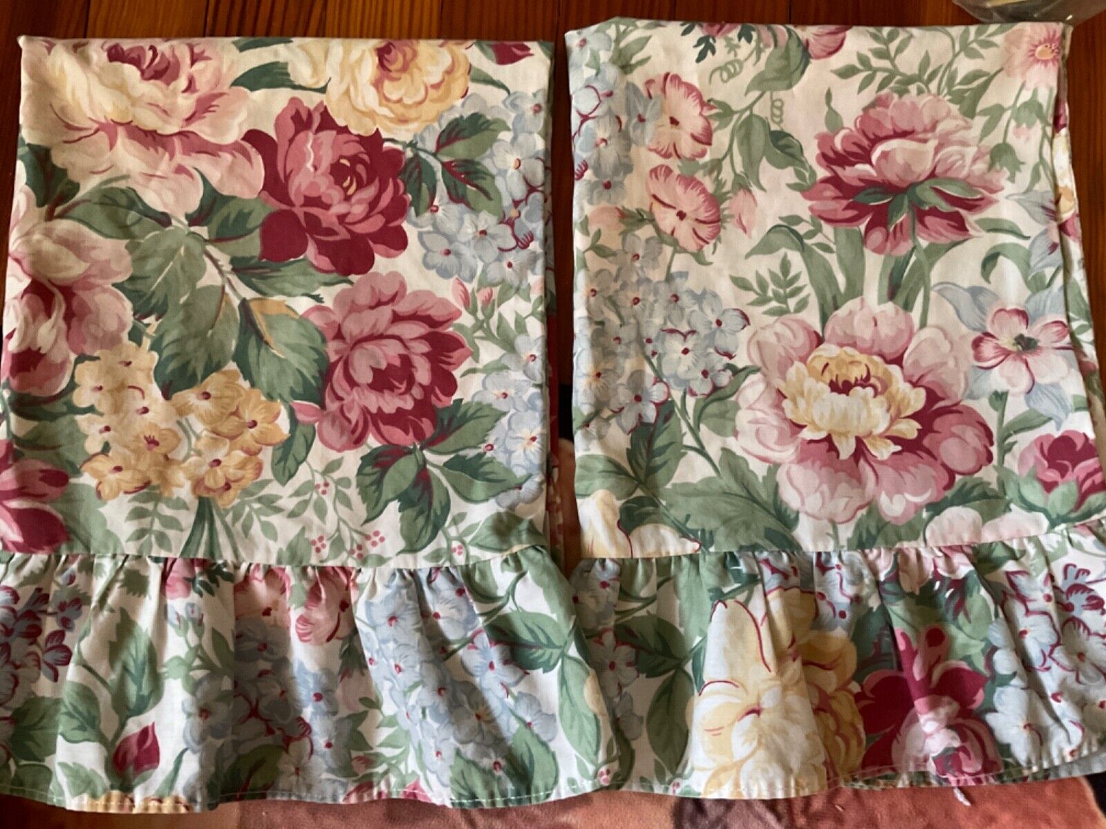Vintage Springmaid Standard Pillowcases (2) Floral pink green white blue pair