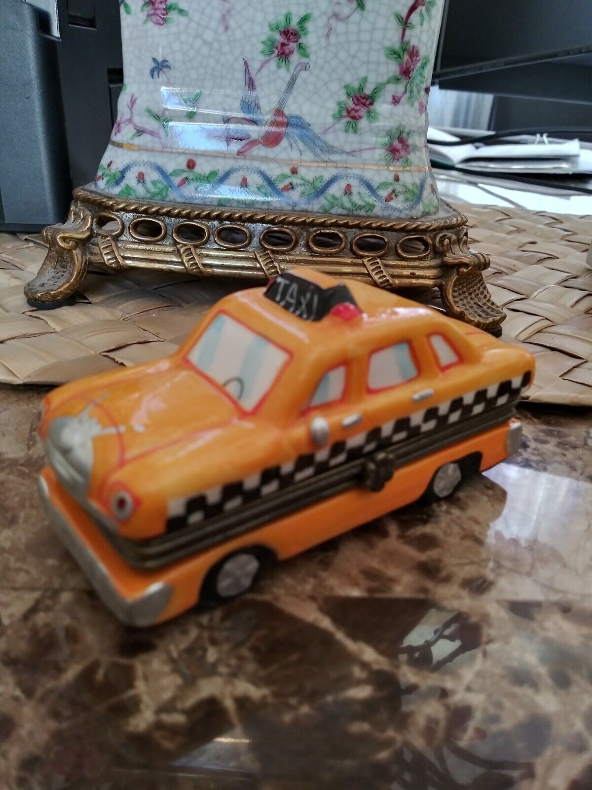 Porcelain Taxi cab Pill box Hinged NEW