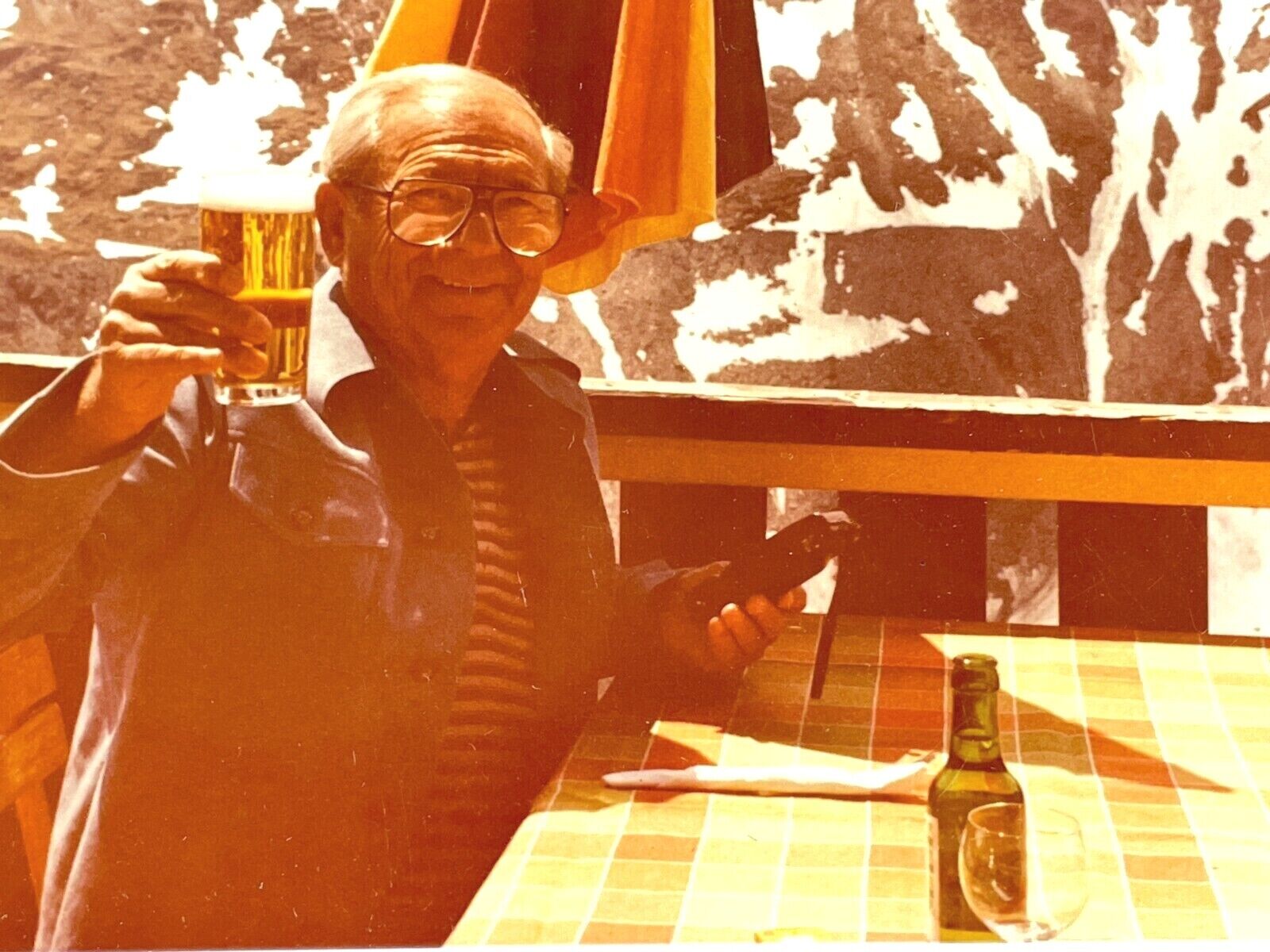 G7 Photograph Old Man In The Alps Artistic Raising Glass Beer Cheers Cute