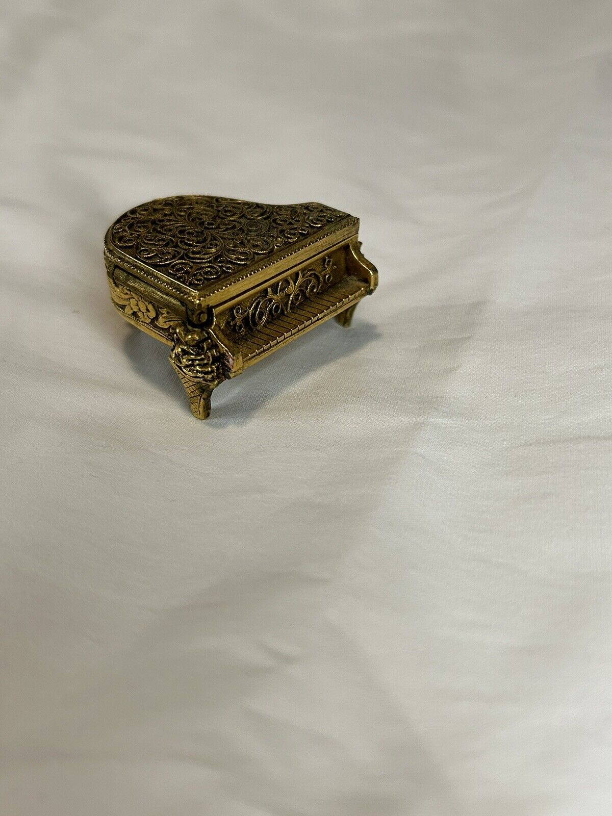 VTG Avon Golden Embossed Baby Grand Piano Ornate Solid Perfume Container Box