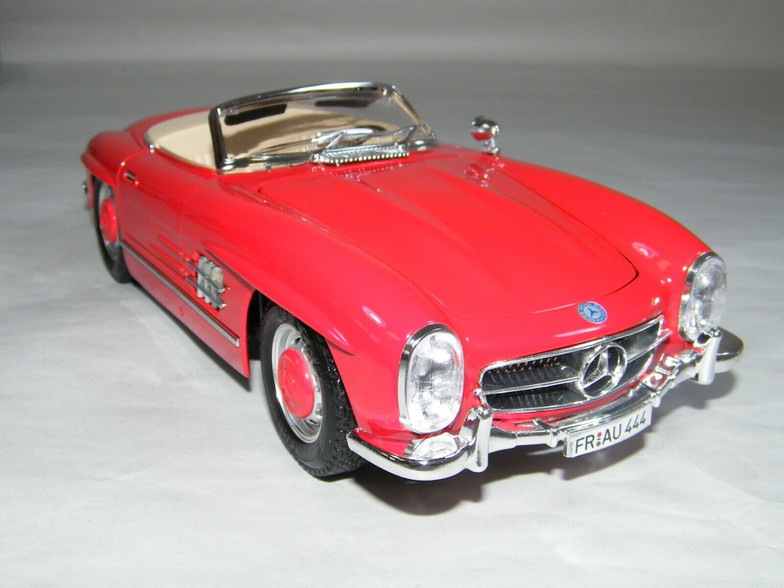 BURAGO MERCEDES BENZ 300SL RED 1:18 1/18 SCALE CONVERTIBLE ITALY USED & NICE