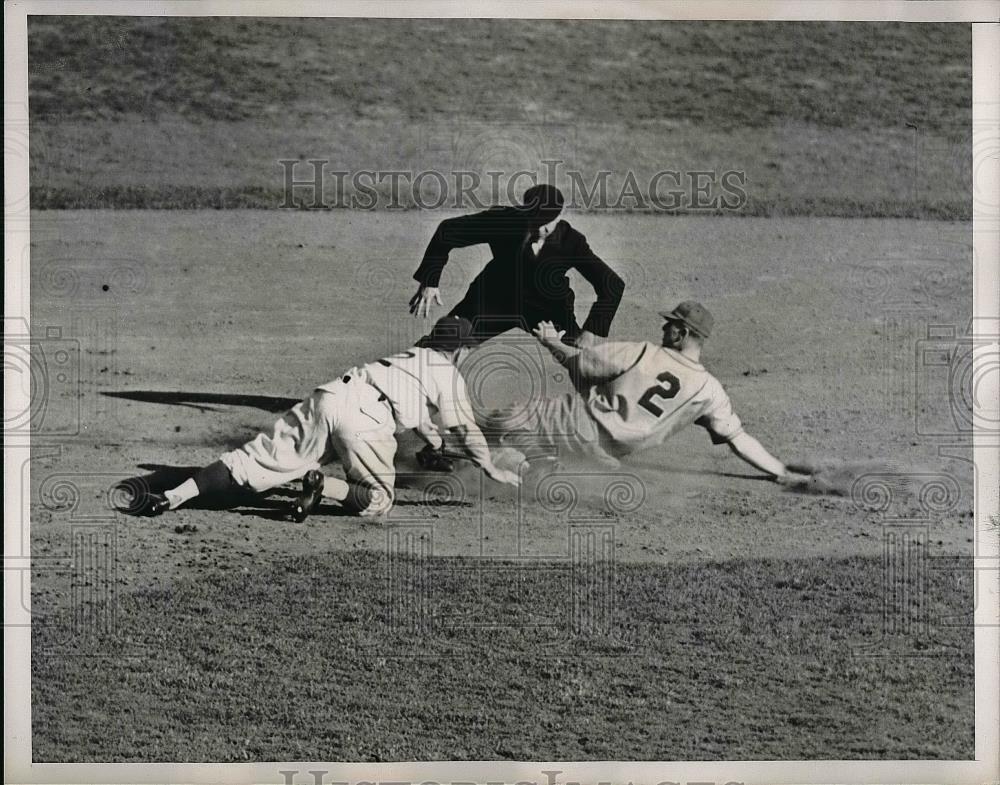 1938 Press Photo Boston\'s Woody English called safe at 2nd base