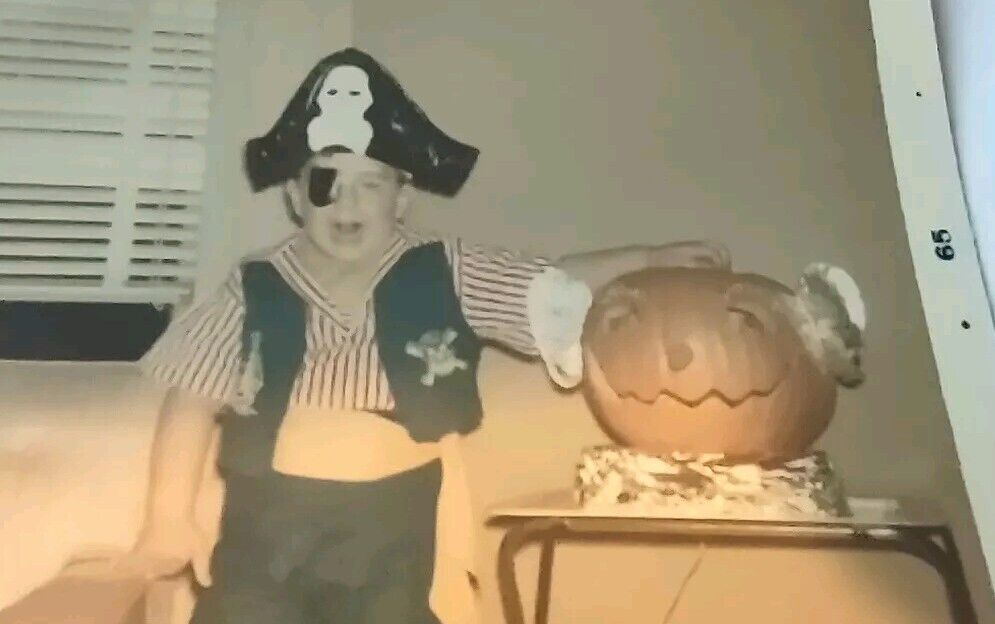 YOUNG BOY DRESSED AS A PIRATE FOR HALLOWEEN Vintage 1965 PHOTO
