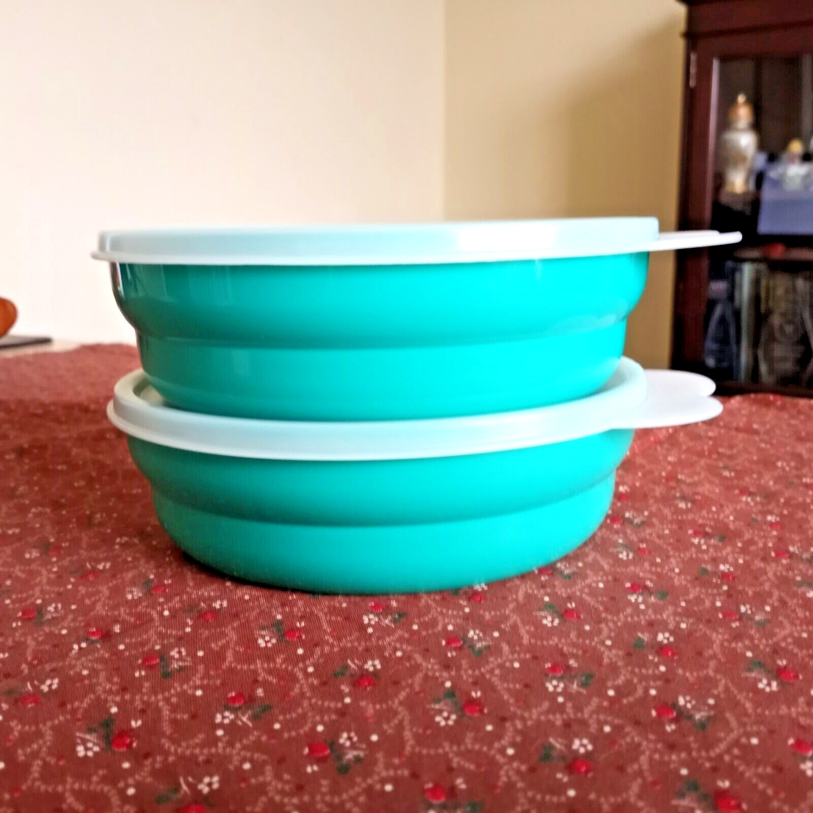 VTG Pair of Tupperware #2415A-3 Cereal Salad Bowls w/Lids Green Made in USA