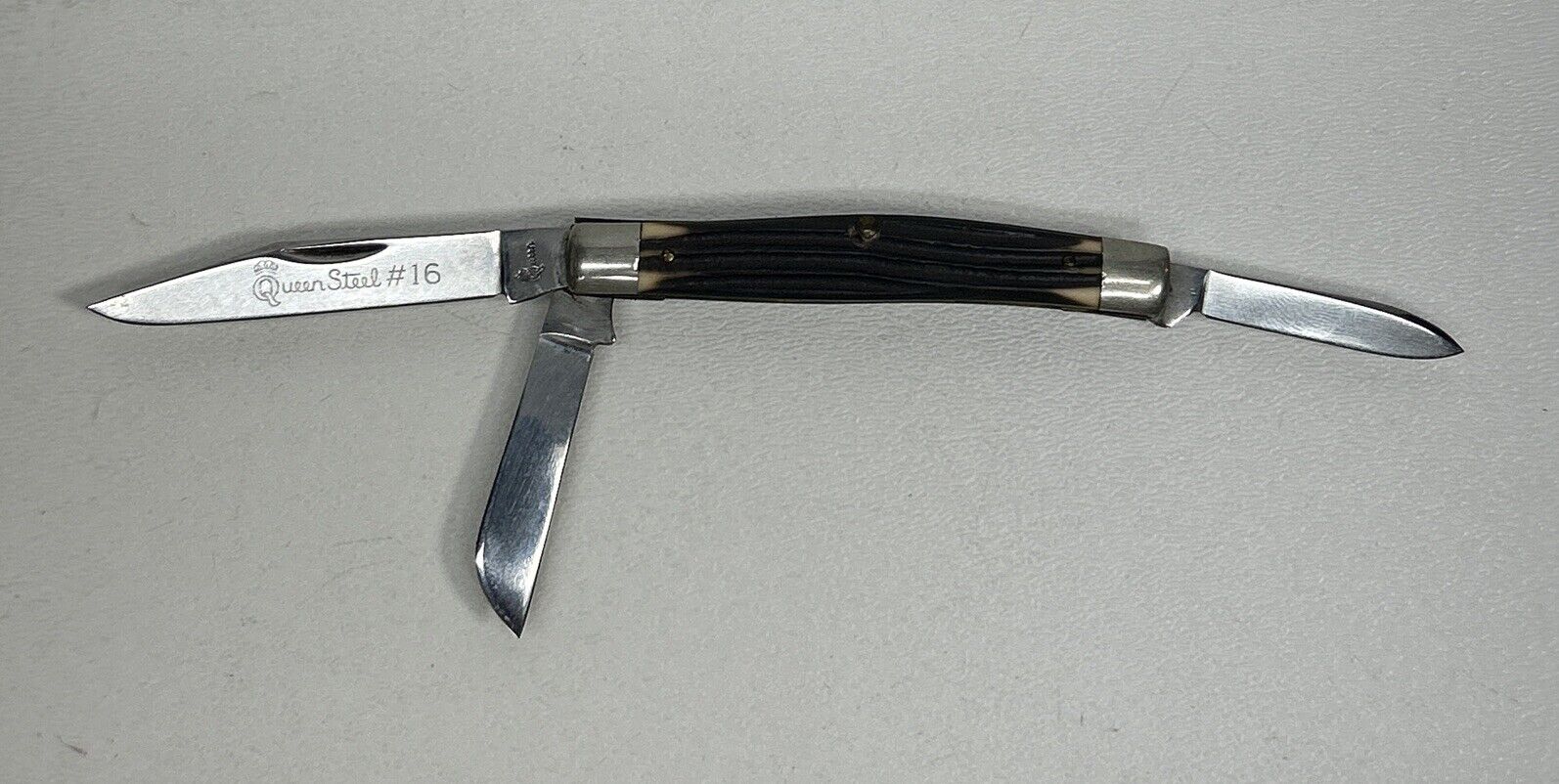 Vintage Queen Steel #16 Three Blade Pocket Knife